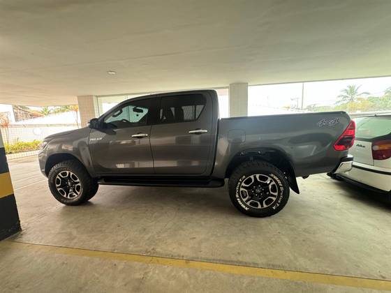 TOYOTA HILUX 2.8 D-4D TURBO DIESEL CD SRV 4X4 AUTOMÁTICO TOYOTA HILUX 2.8 D-4D TURBO DIESEL CD SRV 4X4 AUTOMÁTICO